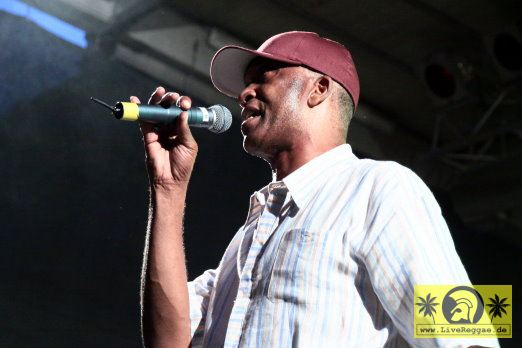 U Brown (Jam) with The House Of Riddim Band 17. Reggae Jam Festival - Bersenbrueck 05. August 2011 (10).JPG